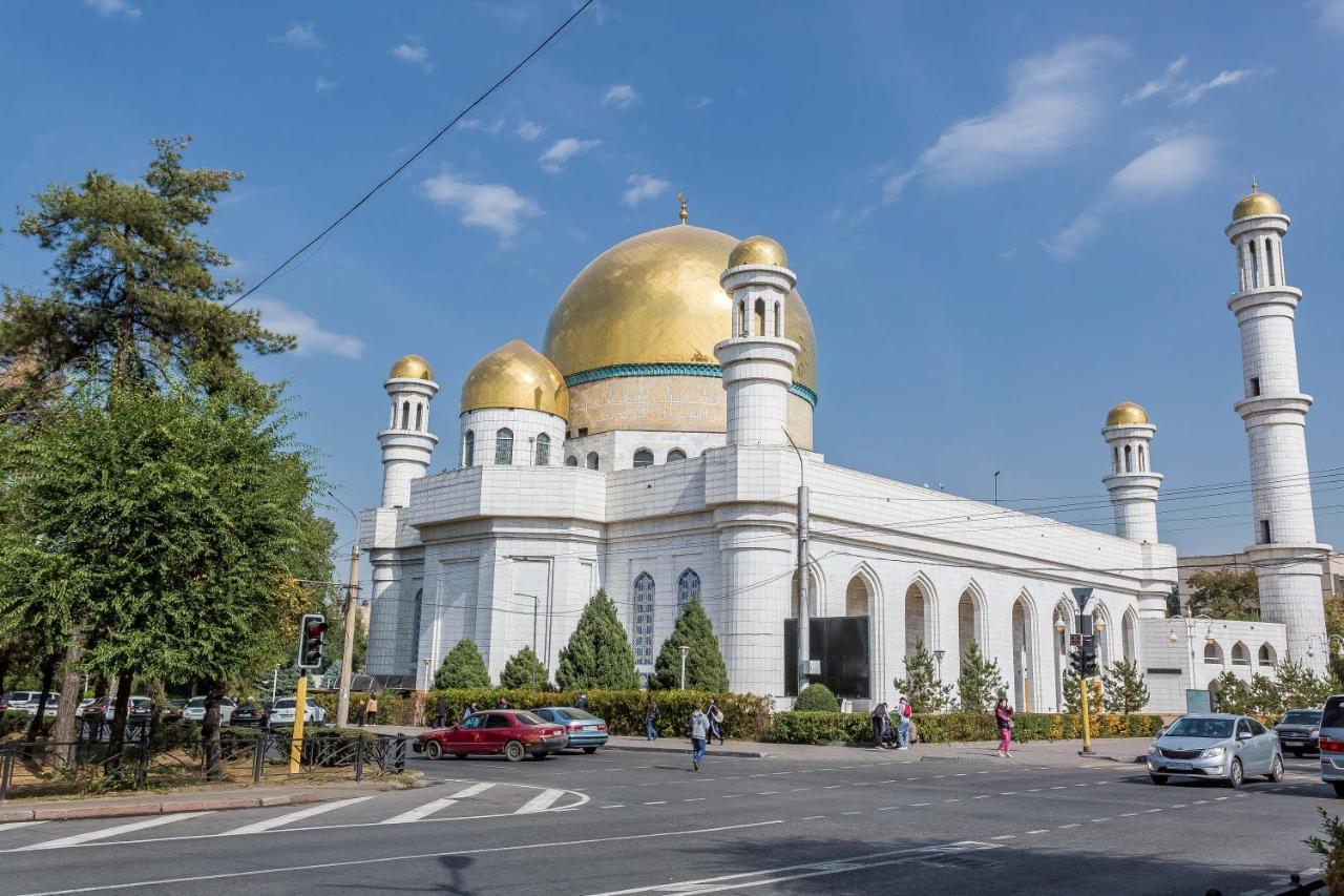 Стильная Квартира В Золотом Квадрате אלמטי מראה חיצוני תמונה